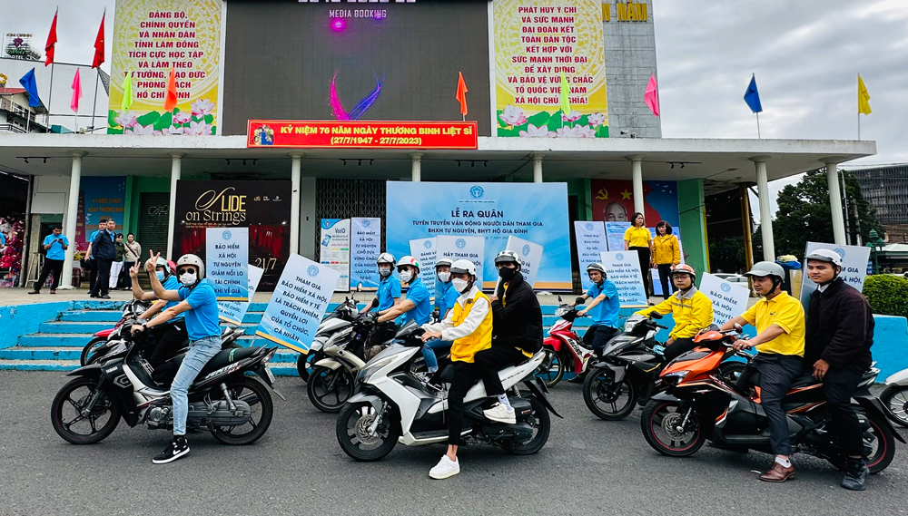 Ra quân tuyên truyền, vận động người dân tham gia bảo hiểm xã hội tự nguyện, bảo hiểm y tế hộ gia đình