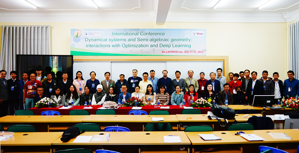 Hội nghị toán học quốc tế “Hệ động lực và hình học nửa đại số: Tương tác với Tối ưu hóa và Học sâu”