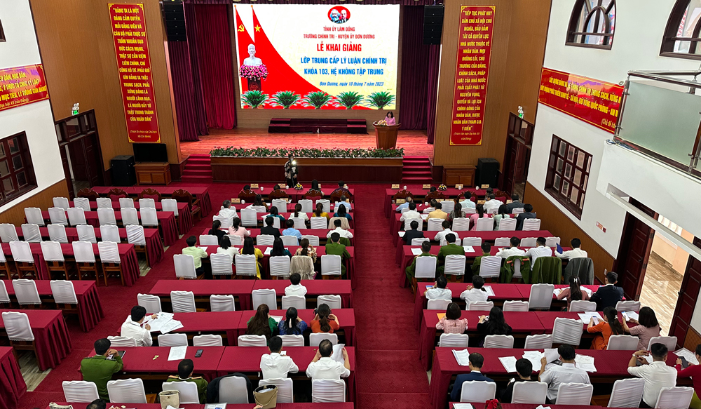 Khai giảng lớp Trung cấp lý luận chính trị khóa 103 hệ không tập trung