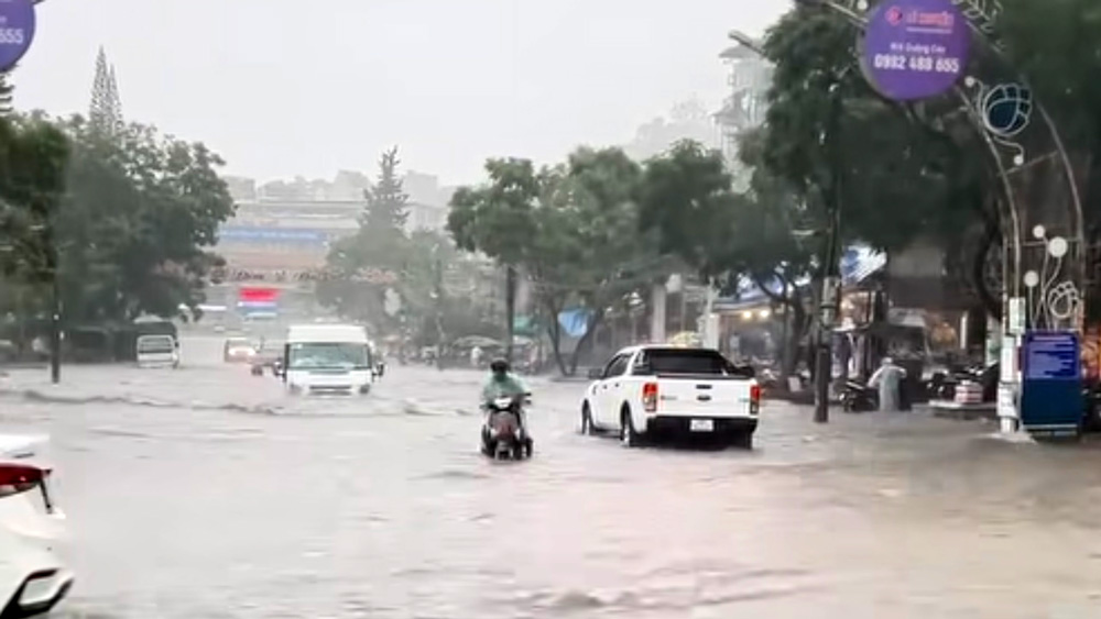 Đà Lạt: Khẩn trương khắc phục, xử lý tình trạng ngập úng cục bộ