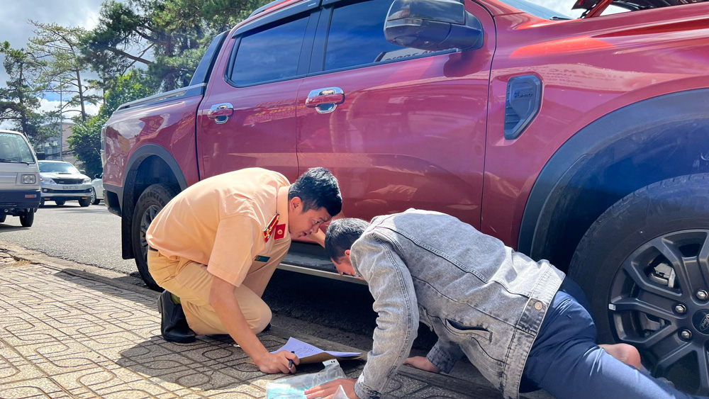 Hiệu quả từ việc phân cấp đăng ký xe cho công an cấp huyện, xã
