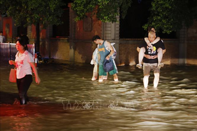 Mưa lũ ở Trung Quốc và Afghanistan gây thiệt hại lớn về người