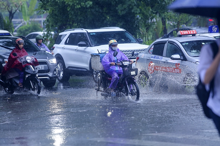 Thời tiết ngày 9/7: Vùng núi Bắc Bộ, Tây Nguyên, Nam Bộ có mưa rào và dông