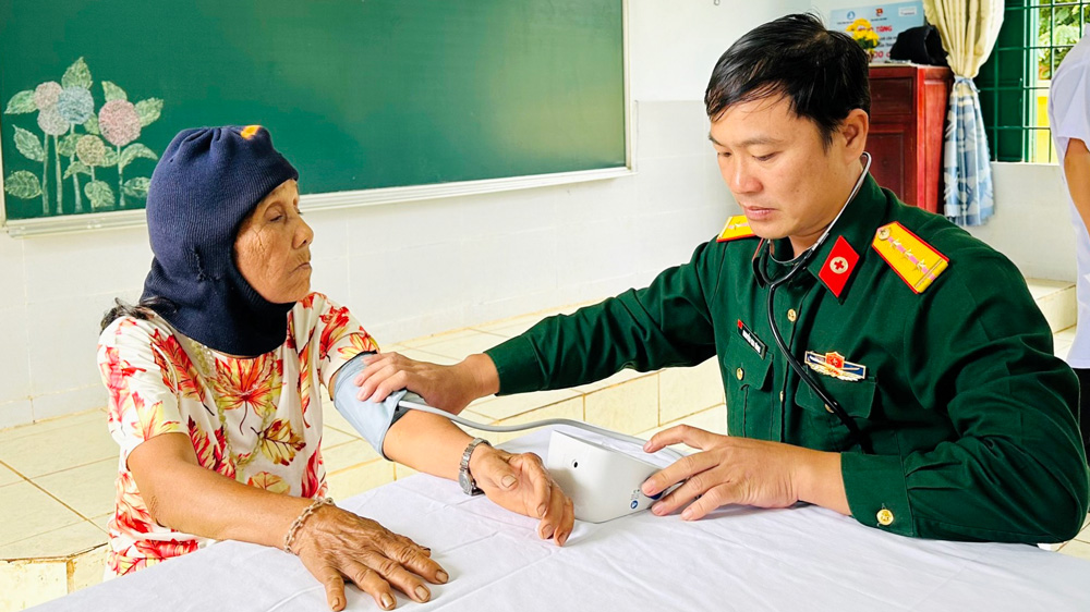 Về với buôn làng - 3 cùng với Nhân dân