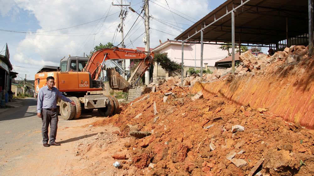 “Dân vận khéo” trong hiến đất làm đường ở Lạc Dương
