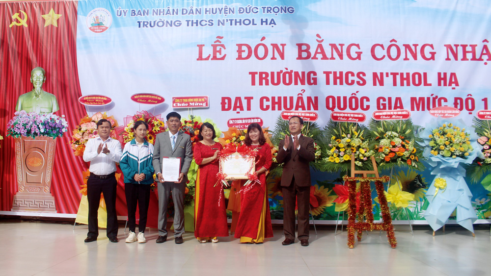 Xây dựng trường chuẩn quốc gia trong vùng DTTS