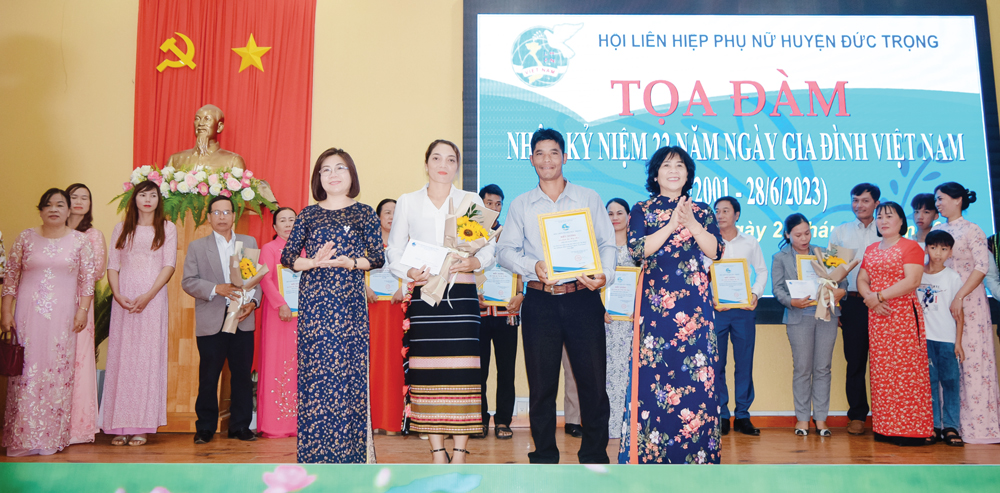 Phát huy vai trò của phụ nữ trong tình hình mới
