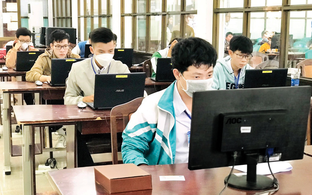 Thể hiện năng lực ở cuộc thi tin học tầm vóc quốc tế