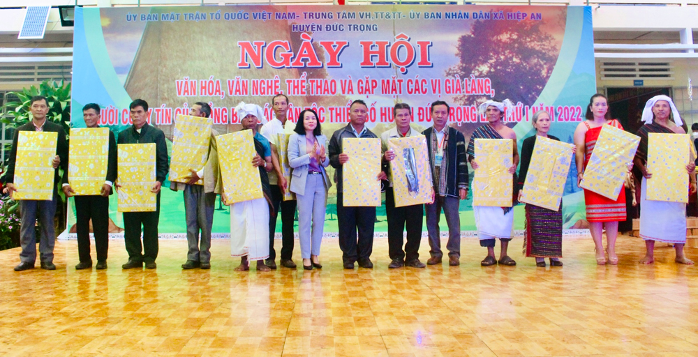 Nêu cao vai trò người uy tín trong giải quyết tranh chấp, khiếu kiện
