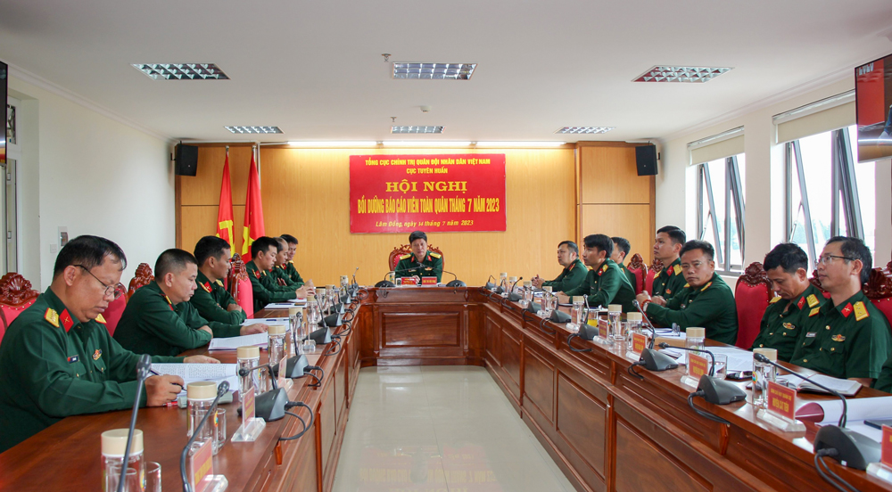 Hội nghị báo cáo viên toàn quân tháng 7