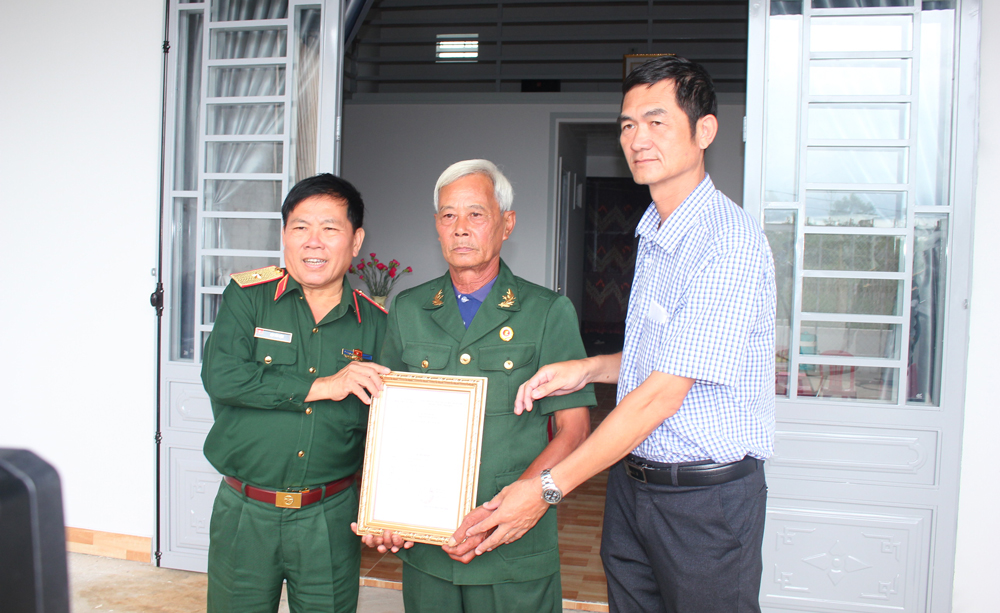 Học viện Lục quân thực hiện công tác “đền ơn, đáp nghĩa” tại huyện Đức Trọng