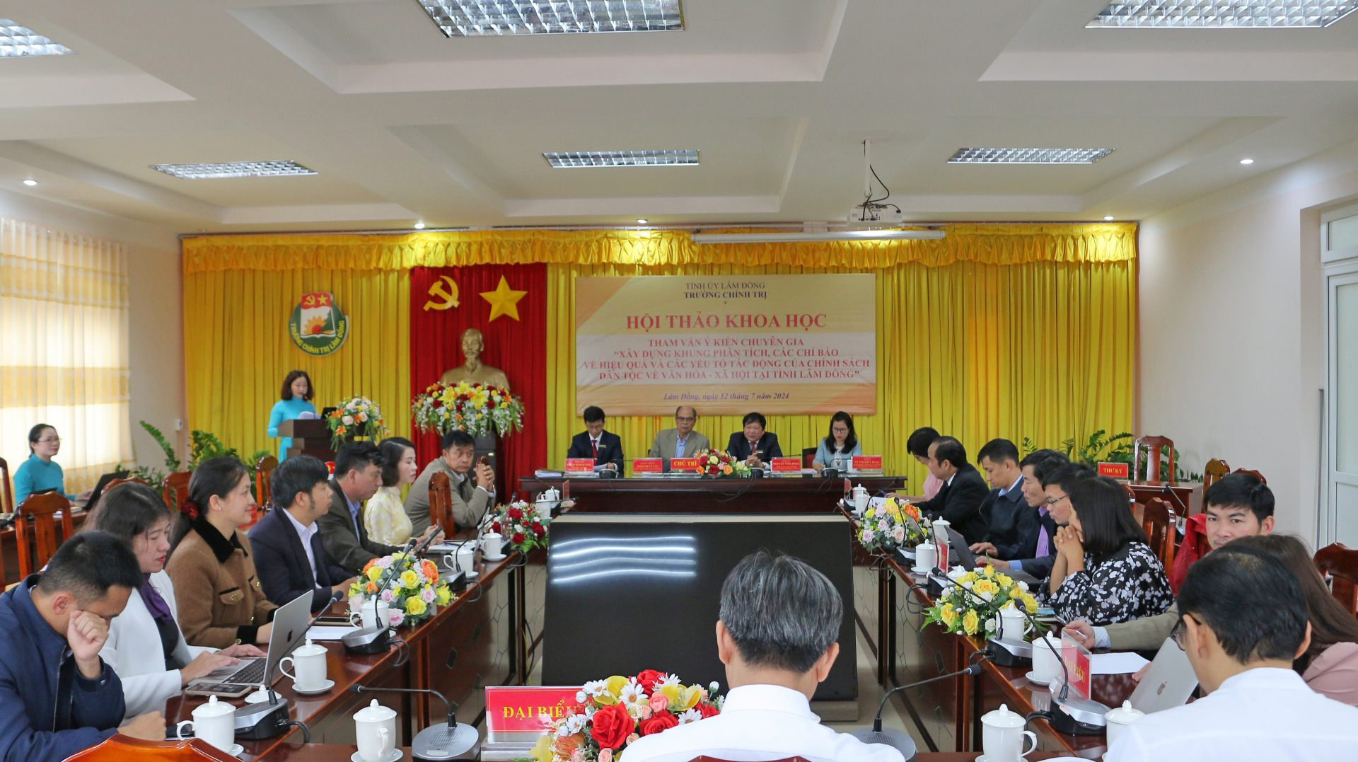 Tham vấn ý kiến chuyên gia về giải pháp thực hiện hiệu quả chính sách dân tộc về văn hóa - xã hội