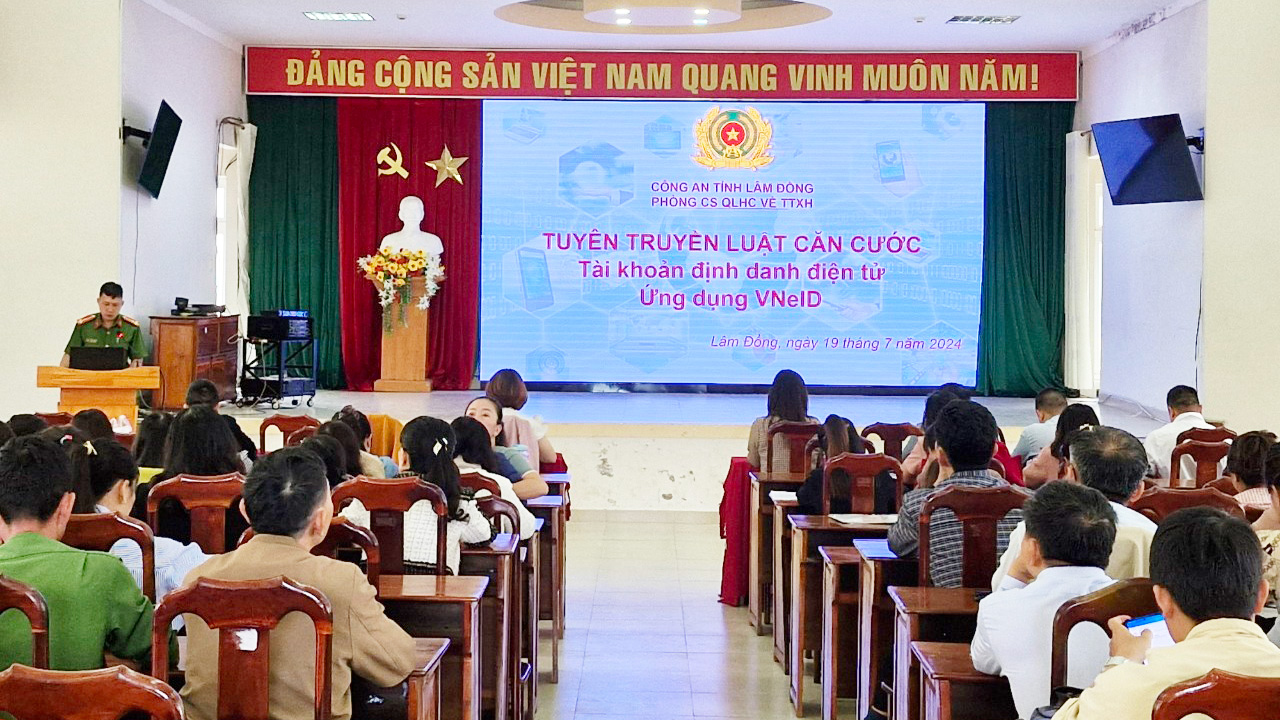 Bồi dưỡng chuyển đổi số, kỹ năng số cho thành viên của tổ công nghệ số cộng đồng