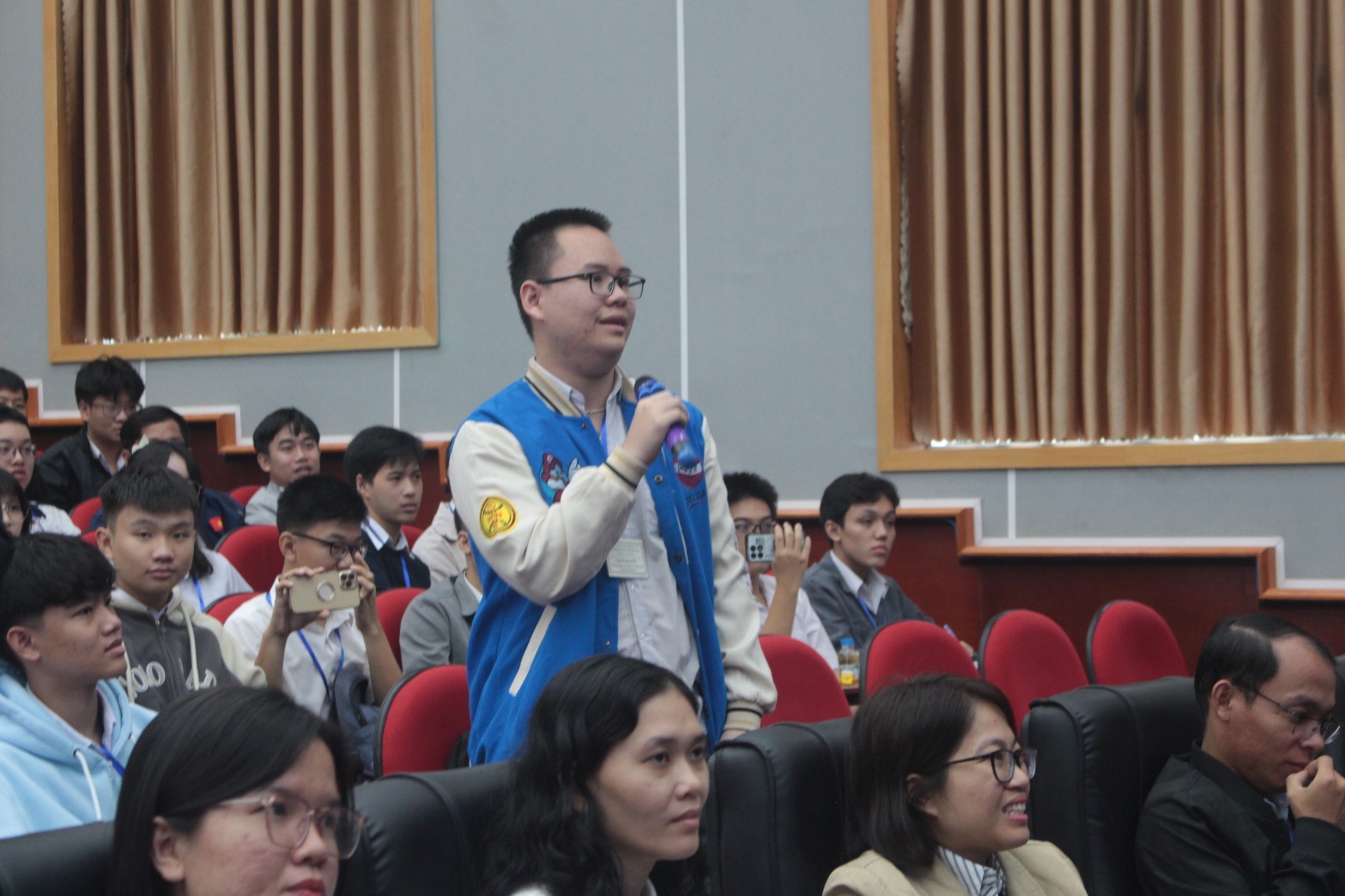 Gần 300 học sinh, giáo viên THPT tham dự Trường hè Toán học
