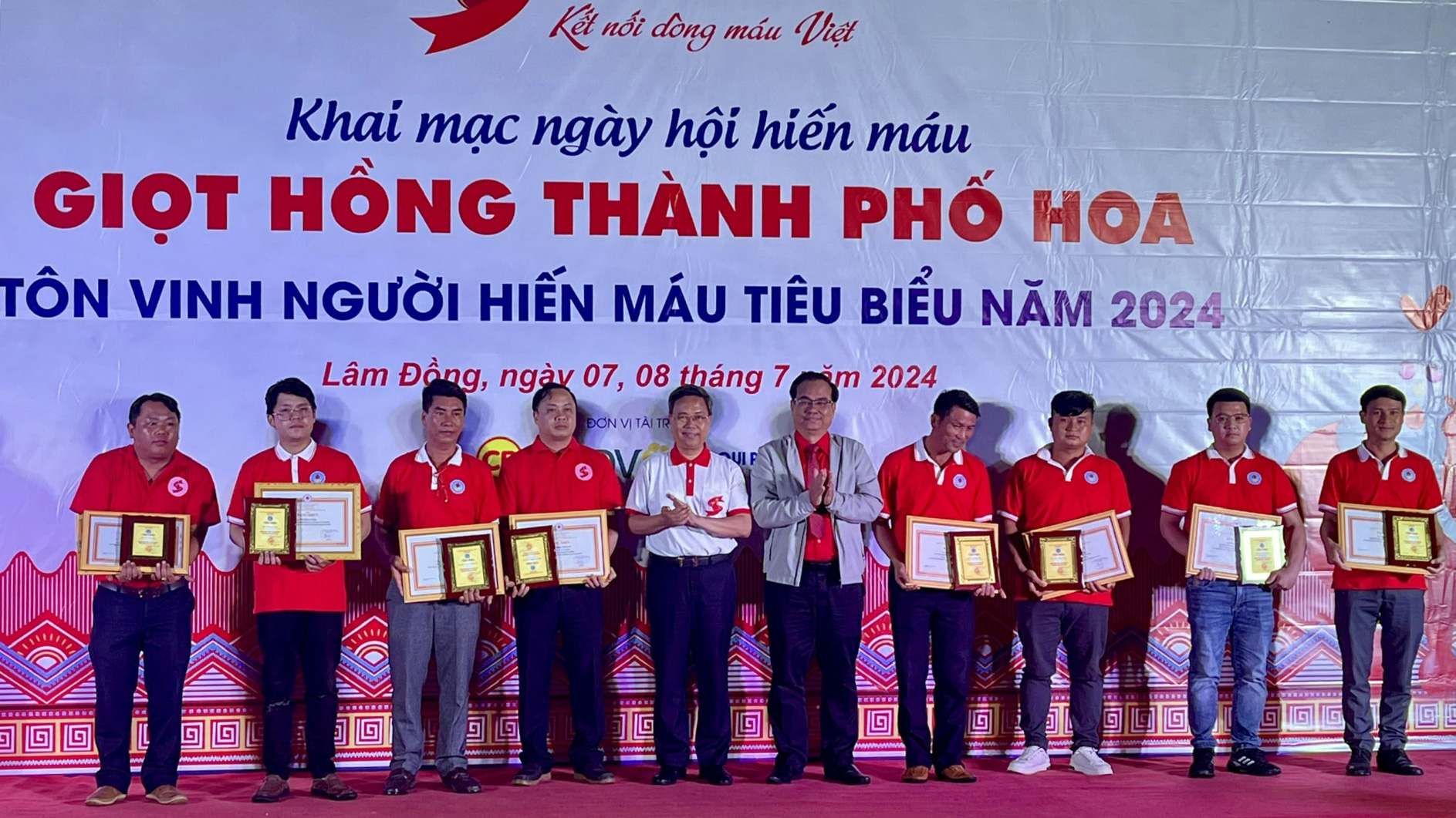 Khai mạc Ngày hội hiến máu “Giọt hồng Thành phố Hoa”: Tôn vinh người hiến máu tiêu biểu năm 2024