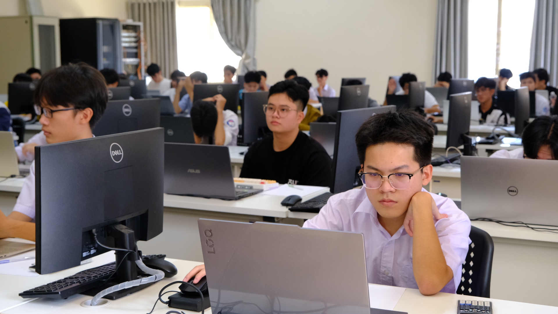 Hơn 400 thí sinh tranh tài tại vòng Khu vực Miền Trung Hội thi Tin học trẻ toàn quốc lần thứ 30