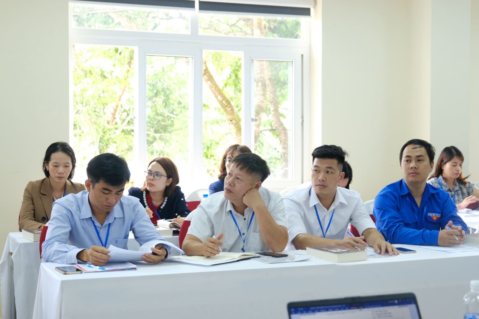 Trao đổi học thuật và kinh nghiệm ứng xử với tôn giáo