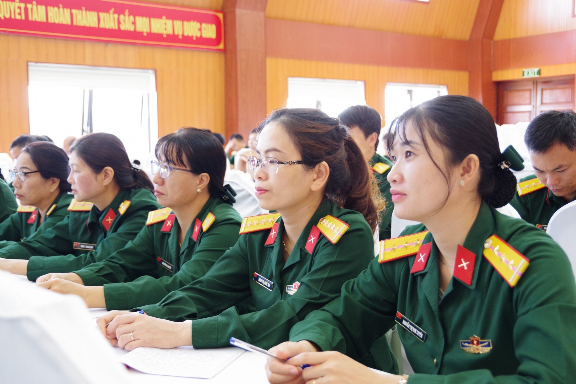 Tập huấn chuyển cải cách hành chính và chuyển đổi số cho cán bộ, nhân viên trong toàn LLVT tỉnh