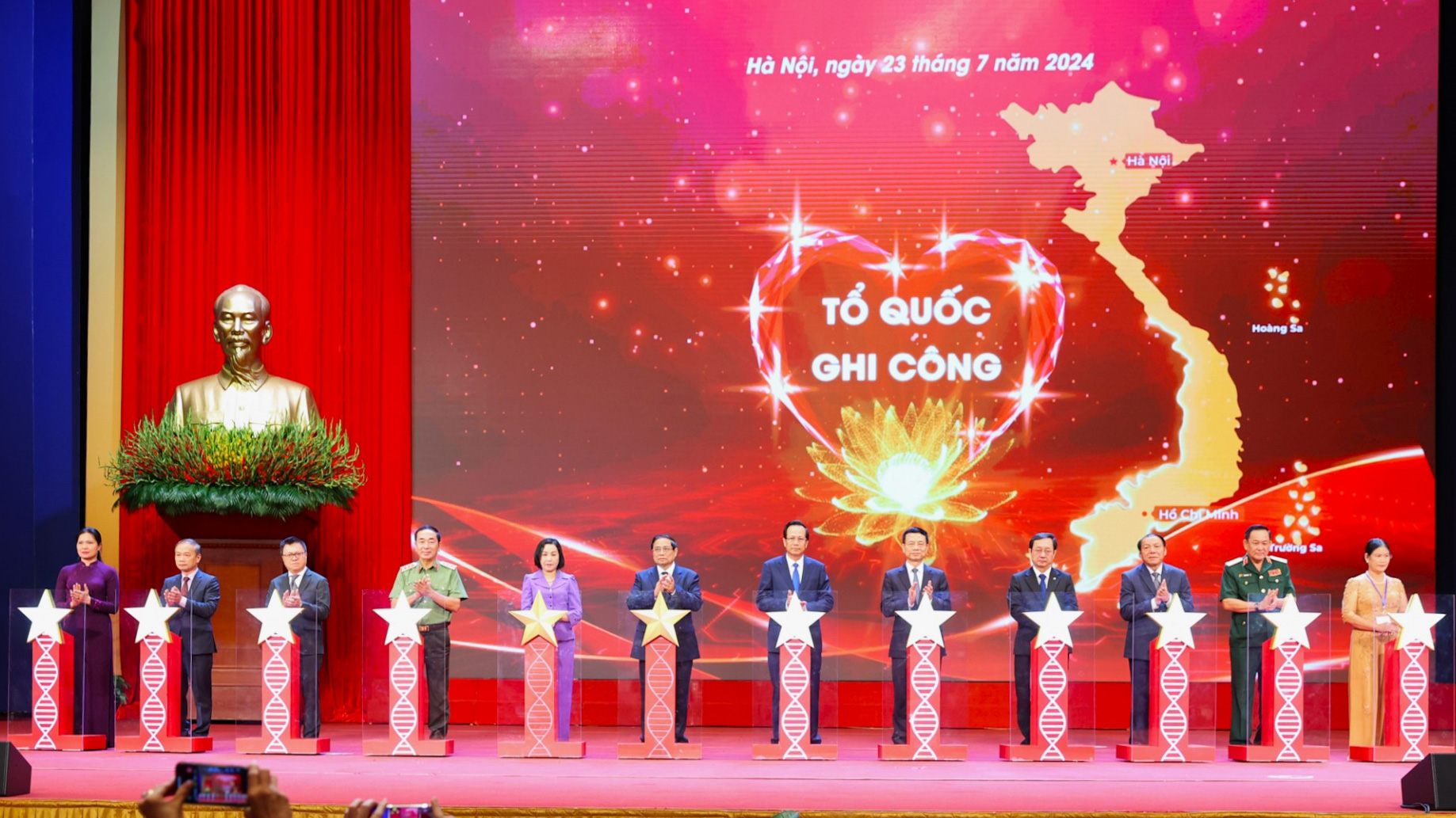 Bảo Lộc: Có 1 trong 4 gia đình đầu tiên trên toàn quốc nhận kết quả ADN liệt sĩ trùng khớp từ Ngân hàng Gen