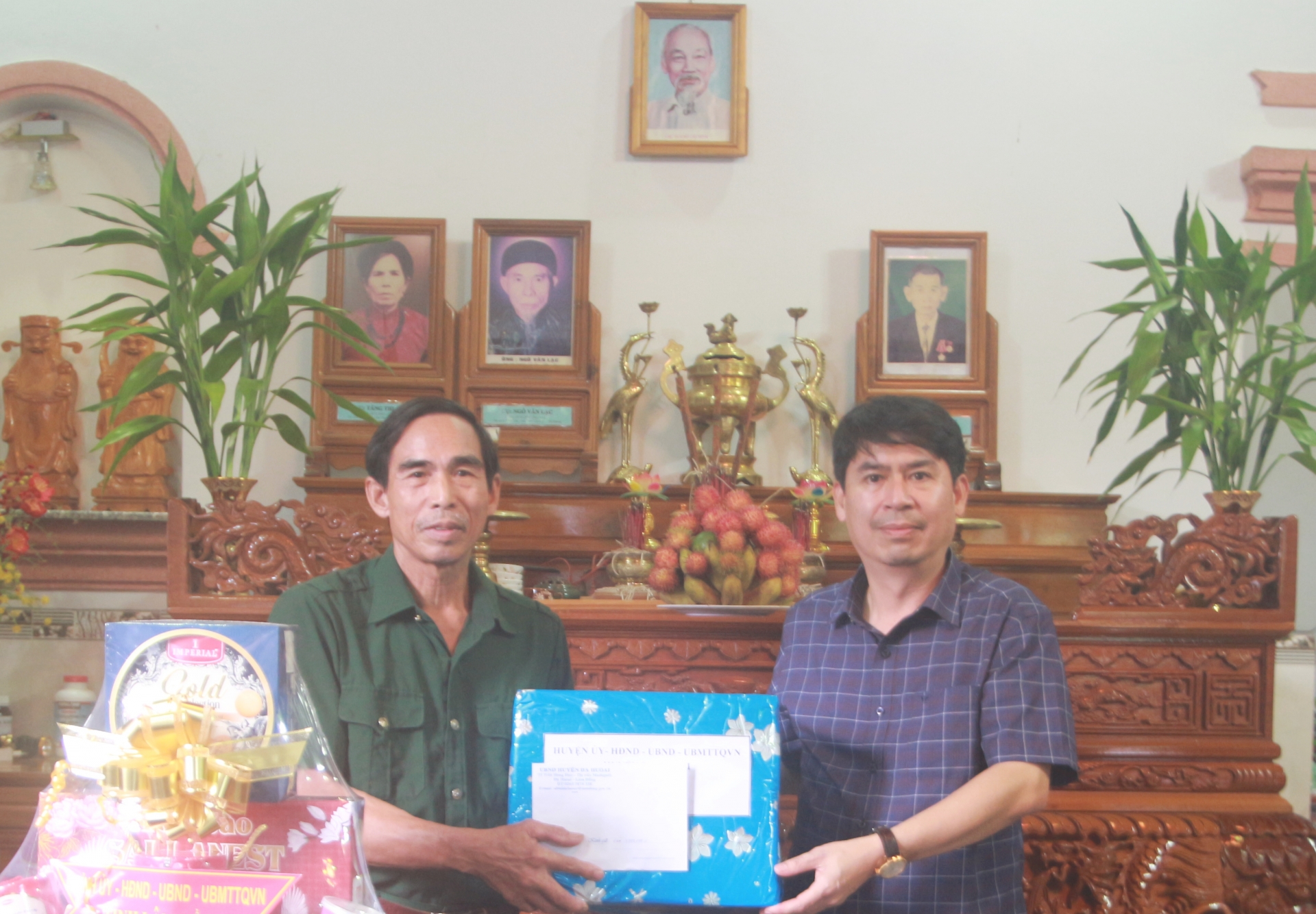 Đạ Huoai: Thăm hỏi, tặng quà các gia đình chính sách nhân Ngày Thương binh - Liệt sĩ