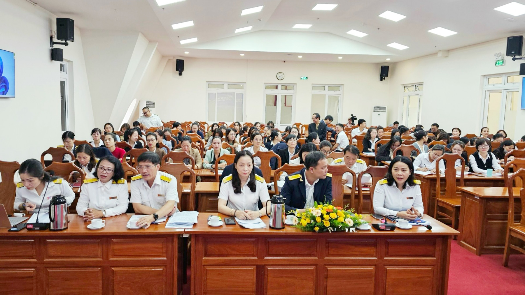 Đối thoại, phổ biến chính sách thuế với các ngân hàng thương mại, quỹ tín dụng nhân dân