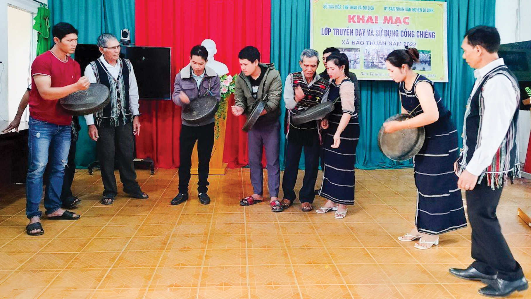 TÁC PHẨM DỰ THI VIẾT VỀ XÂY DỰNG NÔNG THÔN MỚI : Thế hệ nông dân thời đại mới: Xứng đáng là “chủ thể” của nông thôn mới (Bài 2)