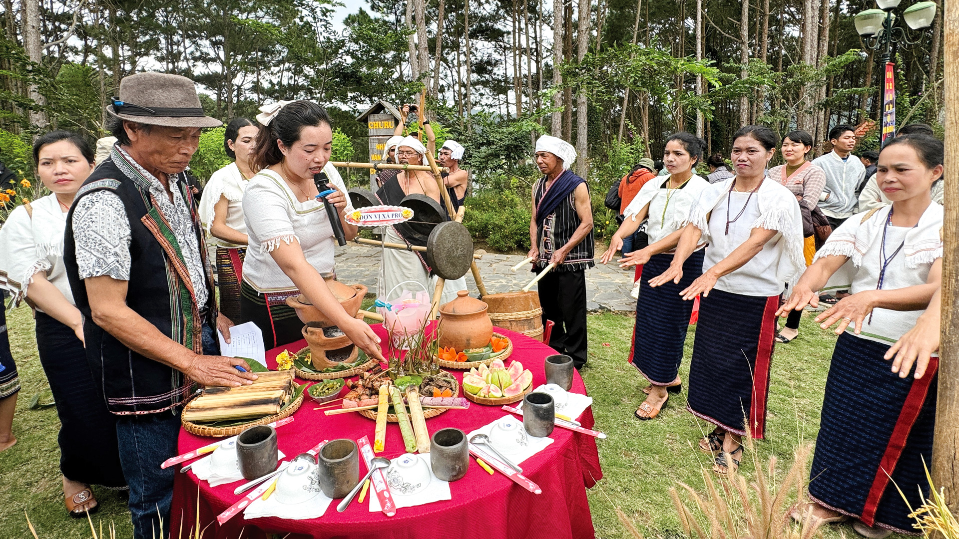 "Cầu nối" giữa Nhân dân với Đảng và Nhà nước