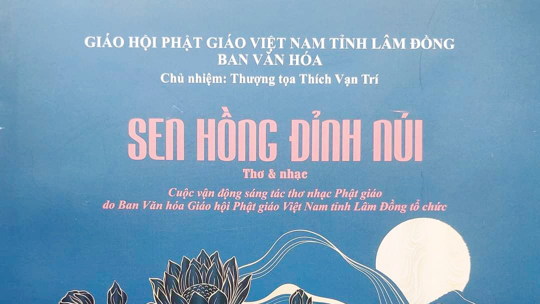 Non ngàn trổ đóa sen hồng