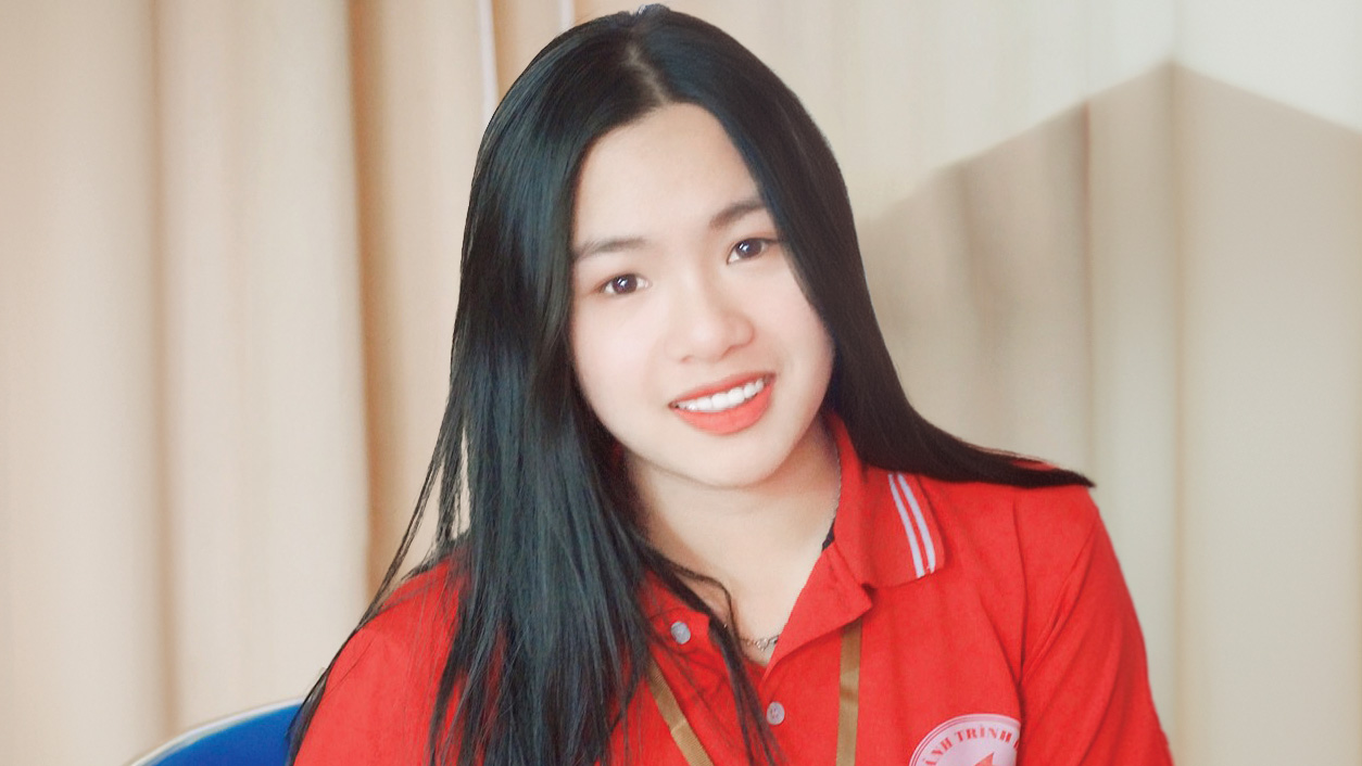 Nữ điều dưỡng - thủ lĩnh Câu lạc bộ Hành trình đỏ