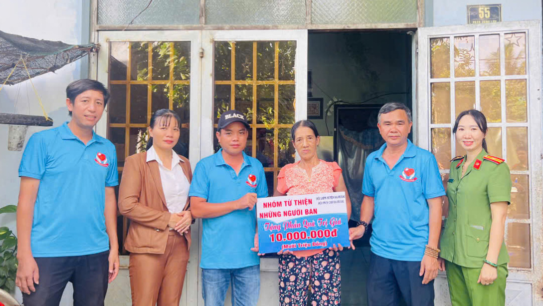 Phụ nữ Đạ Huoai tích cực xây dựng gia đình “5 không, 3 sạch”