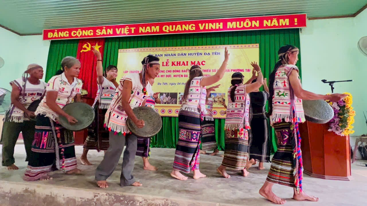 Đạ Tẻh: Mở lớp truyền dạy cồng chiêng cho đồng bào dân tộc thiểu số