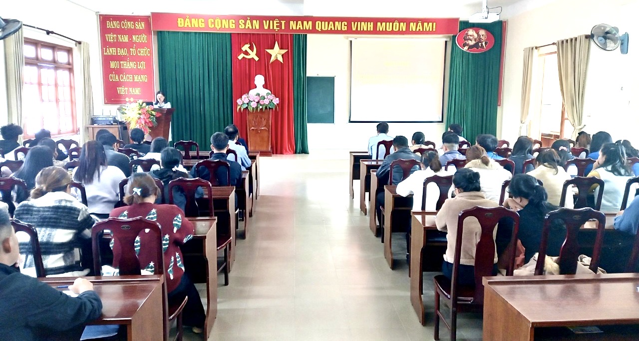 Lạc Dương: Lớp bồi dưỡng lý luận chính trị dành cho đối tượng kết nạp Đảng đầu tiên có quần chúng ưu tú là học sinh