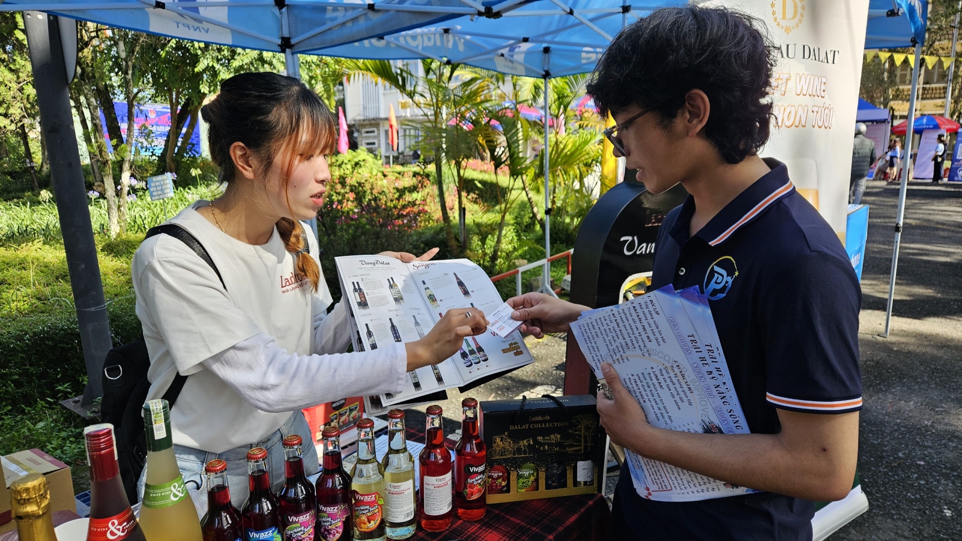 Ngày hội bán hàng và giới thiệu việc làm cho cho thanh niên công nhân Khối doanh nghiệp