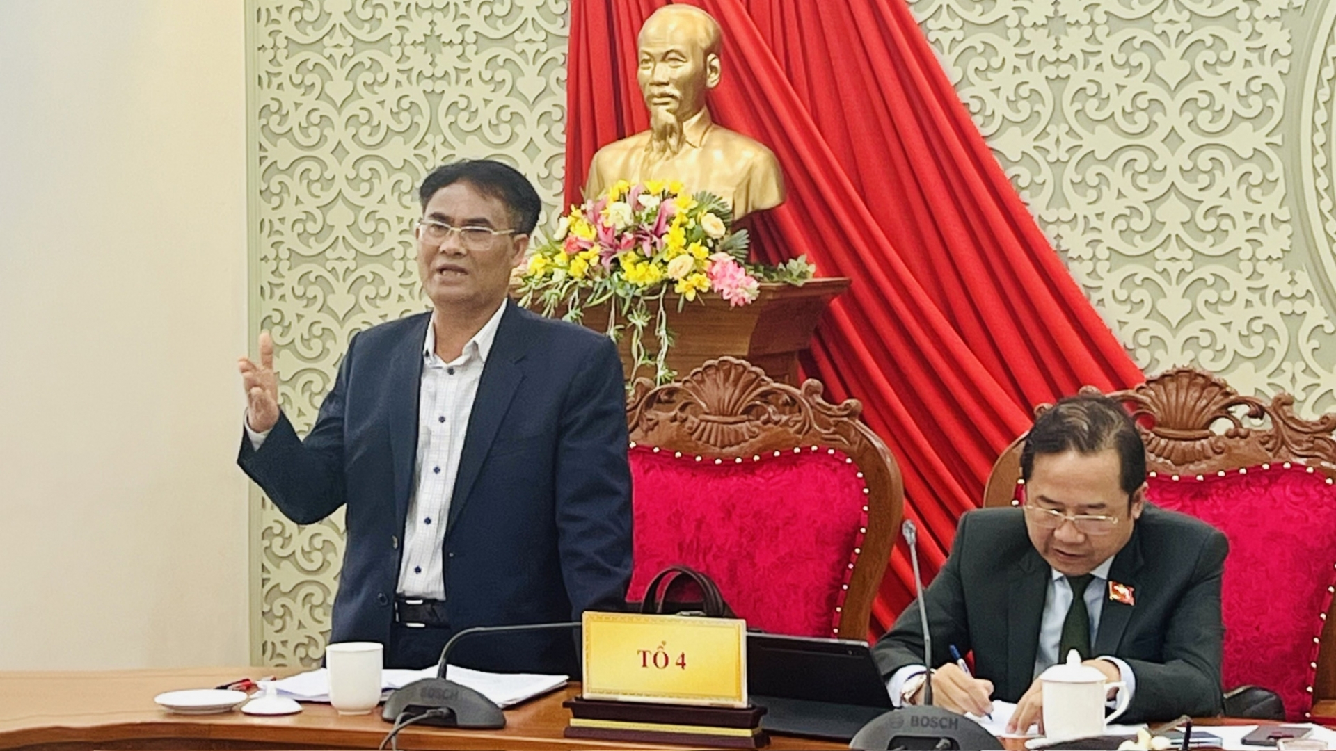 Thảo luận trách nhiệm, sôi nổi về giải pháp thúc đẩy phát triển kinh tế - xã hội