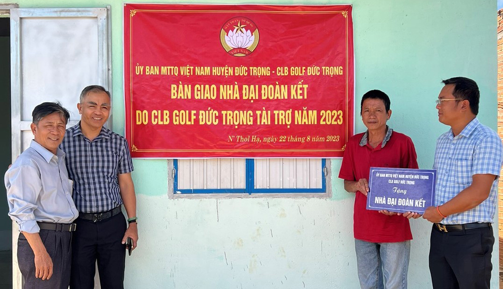 Đức Trọng: Trao 4 nhà đại đoàn kết cho hộ nghèo