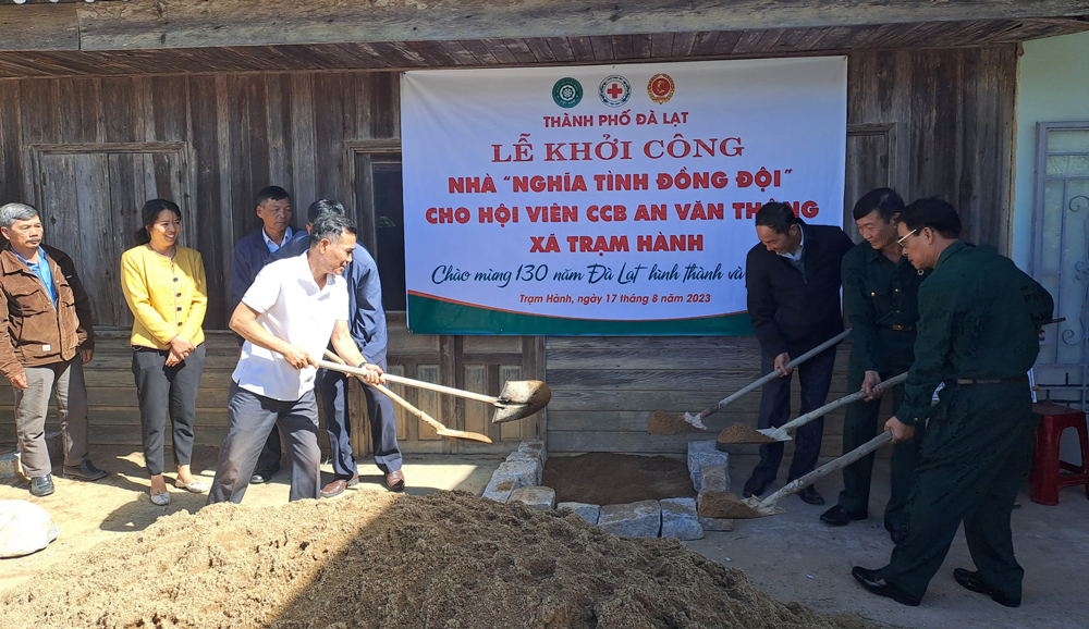 Khởi công xây nhà "Nghĩa tình đồng đội" tặng gia đình cựu chiến binh có hoàn cảnh khó khăn