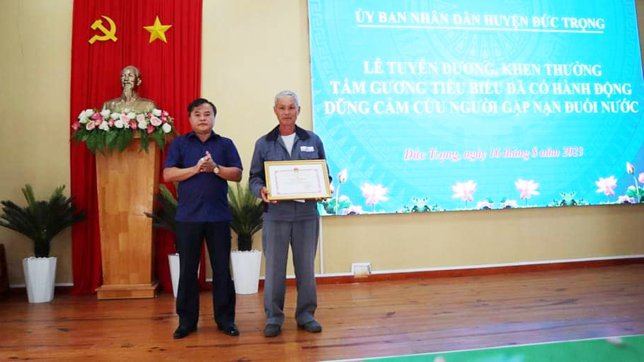 Đức Trọng: Khen thưởng người dân dũng cảm cứu người bị đuối nước
