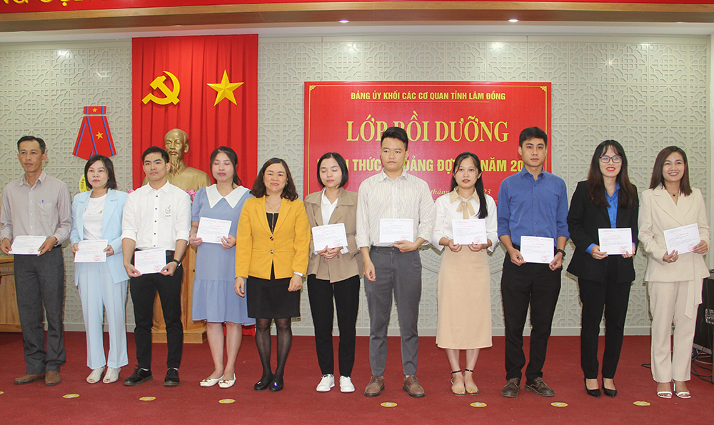 85 học viên hoàn thành Lớp nhận thức về Đảng
