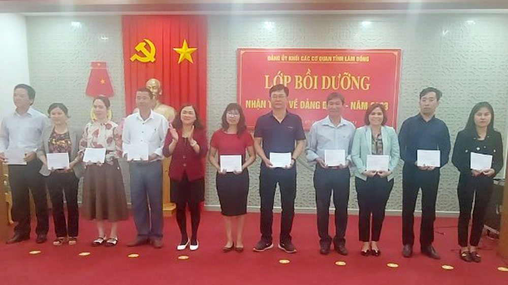 83 học viên hoàn thành Lớp nhận thức về Đảng