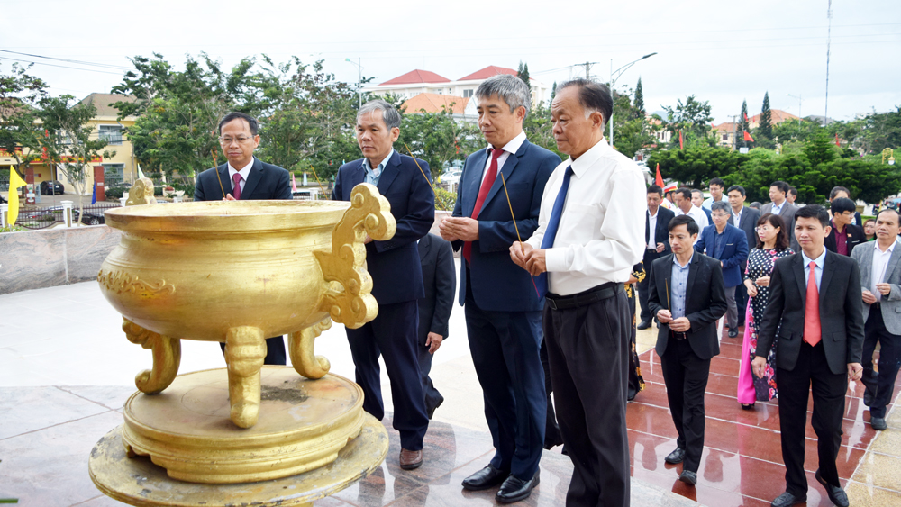 Đức Trọng: Dâng hương tưởng niệm các anh hùng liệt sĩ nhân kỷ niệm 78 năm Ngày Quốc khánh