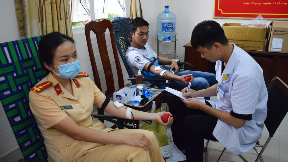 Thu 113 đơn vị máu từ ngày hội ''Giọt hồng người chiến sĩ''