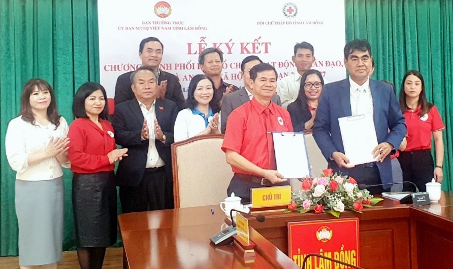 Ký kết chương trình phối hợp tổ chức hoạt động nhân đạo, từ thiện và an sinh xã hội giai đoạn 2023 - 2027