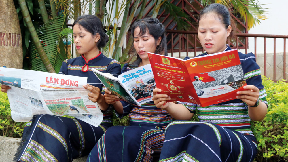 Hiệu quả từ việc mua, đọc và làm theo báo, tạp chí của Đảng ở Đam Rông