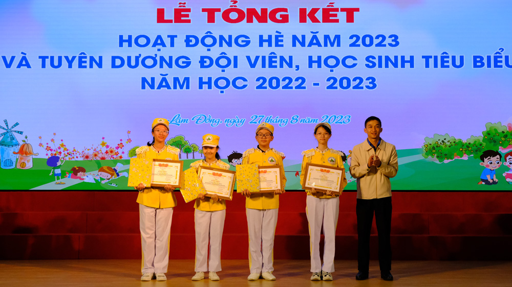 Tuyên dương học sinh, đội viên năng khiếu tiêu biểu