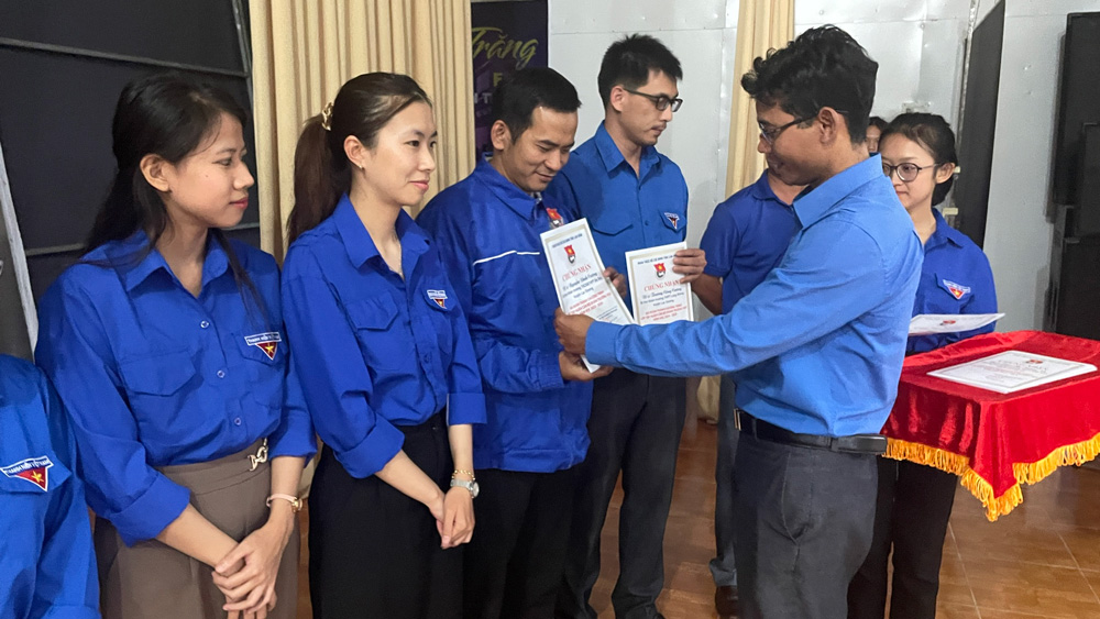 Hơn 100 học viên tham gia lớp tập huấn cán bộ Đoàn trường học