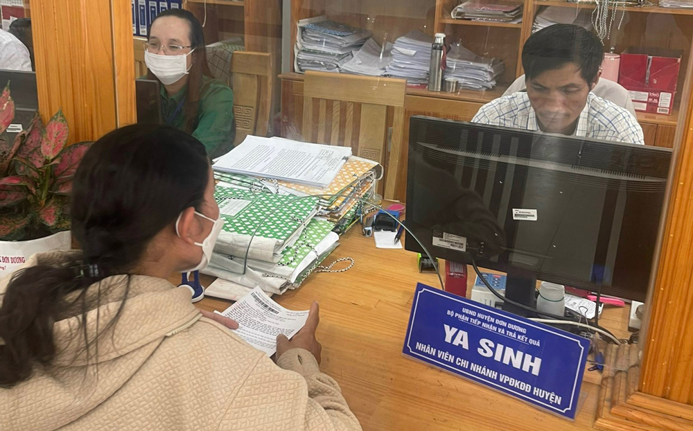 Loại bỏ những thủ tục hành chính đang là rào cản cho hoạt động sản xuất kinh doanh và đời sống người dân