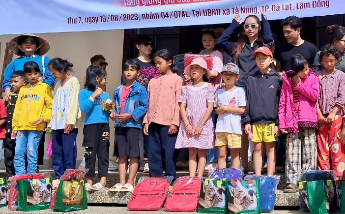 Đà Lạt: Hơn 900 triệu đồng trao tặng quà cho các hoàn cảnh khó khăn
