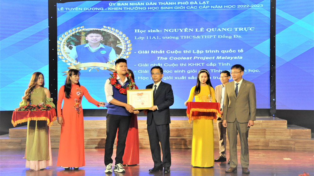Đà Lạt tuyên dương và trao thưởng cho học sinh giỏi các cấp năm học 2022-2023