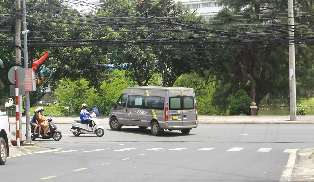 Bảo Lộc: Nhiều phương tiện “phớt lờ” biển cấm