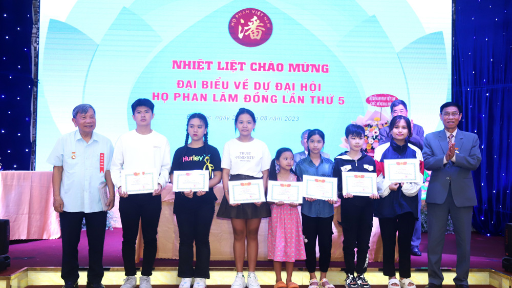 Họ Phan tỉnh Lâm Đồng đồng hành cùng công tác khuyến học, khuyến tài